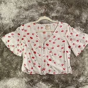 Lip print top